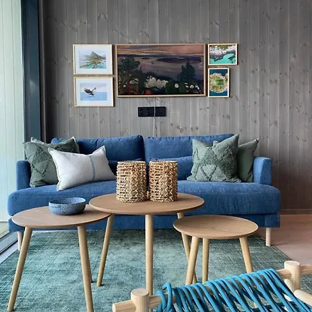 Waterfront With Panoramic Sea View דירה *