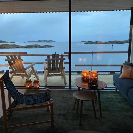 Waterfront With Panoramic Sea View Henningsvær