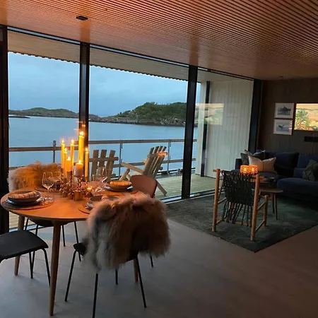 Waterfront With Panoramic Sea View דירה *