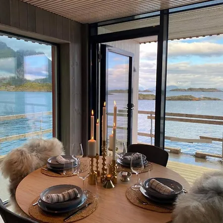 Waterfront With Panoramic Sea View 公寓