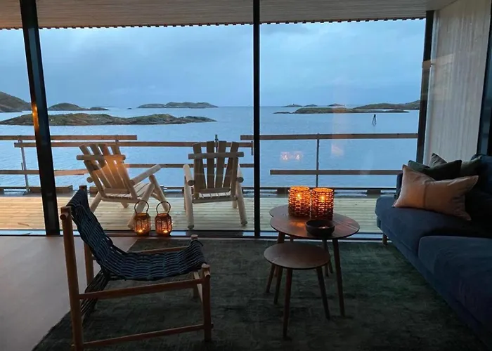 Waterfront With Panoramic Sea View Henningsvær