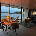 Waterfront With Panoramic Sea View 公寓 *
